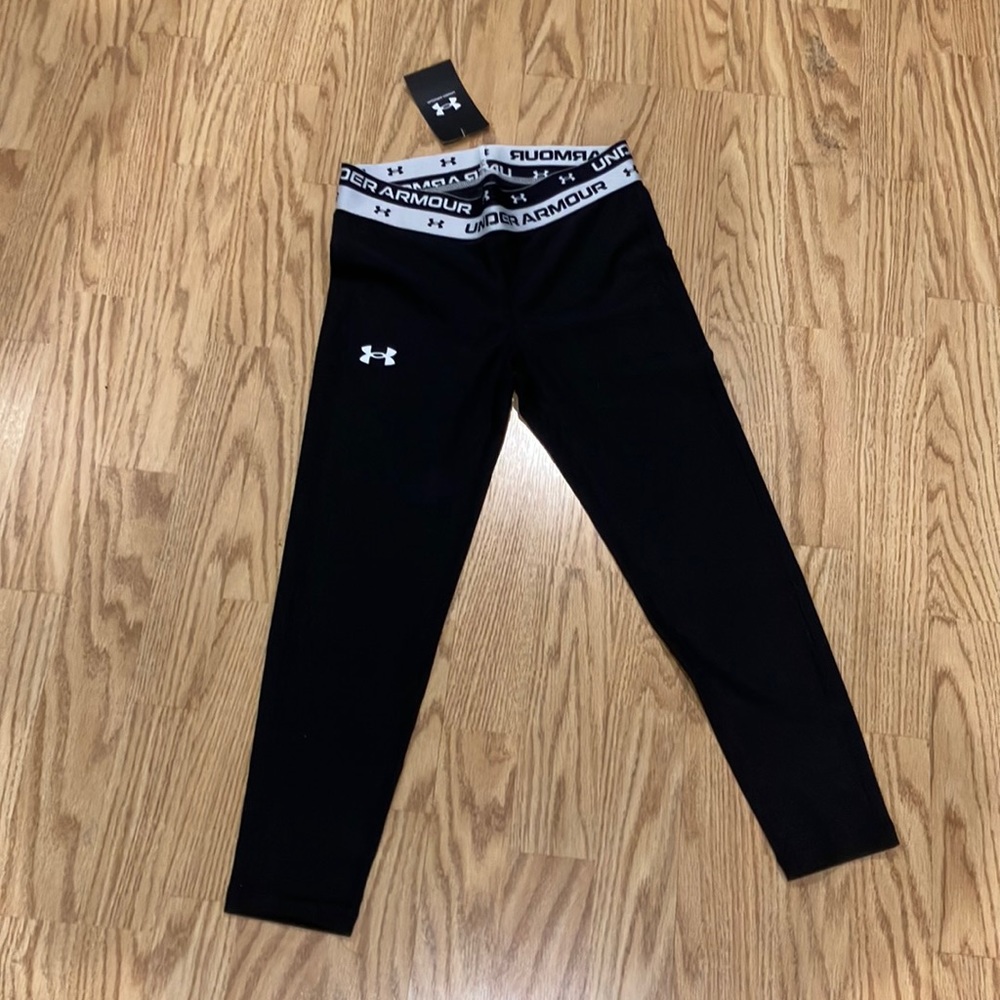 Girls under armor *NEW WITH TAGS* black silky smooth jogger pants